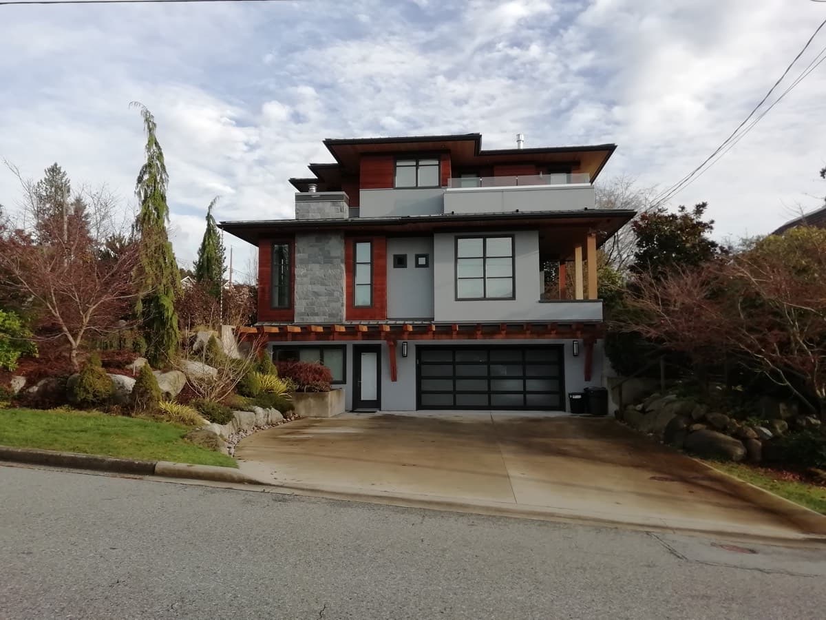 Custom home framing by Harewood Construction